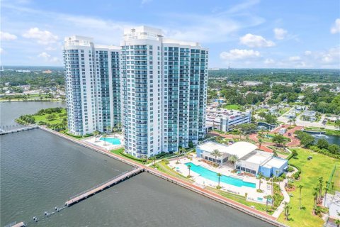 Condominio en venta en Holly Hill, Florida, 3 dormitorios, 208.01 m2 № 1837625 - foto 1