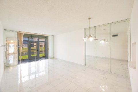 Condominio en venta en Sunrise, Florida, 1 dormitorio, 78.97 m2 № 2048677 - foto 5