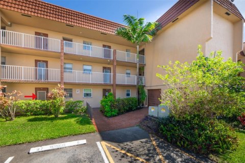 Condominio en venta en Sunrise, Florida, 1 dormitorio, 78.97 m2 № 2048677 - foto 3