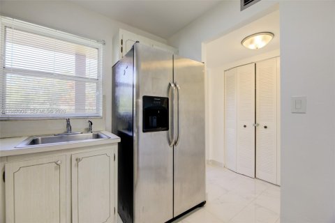 Condominio en venta en Sunrise, Florida, 1 dormitorio, 78.97 m2 № 2048677 - foto 18