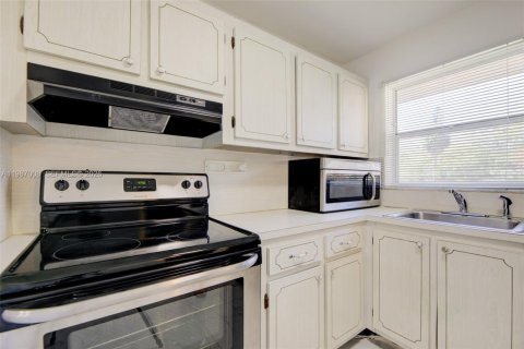 Condominio en venta en Sunrise, Florida, 1 dormitorio, 78.97 m2 № 2048677 - foto 17