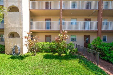 Condominio en venta en Sunrise, Florida, 1 dormitorio, 78.97 m2 № 2048677 - foto 4