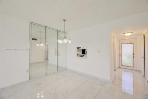 Condominio en venta en Sunrise, Florida, 1 dormitorio, 78.97 m2 № 2048677 - foto 14
