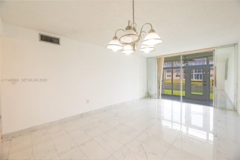 Condominio en venta en Sunrise, Florida, 1 dormitorio, 78.97 m2 № 2048677 - foto 6