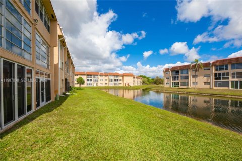Condominio en venta en Sunrise, Florida, 1 dormitorio, 78.97 m2 № 2048677 - foto 28