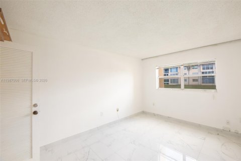 Condominio en venta en Sunrise, Florida, 1 dormitorio, 78.97 m2 № 2048677 - foto 20