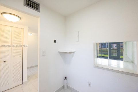 Condominio en venta en Sunrise, Florida, 1 dormitorio, 78.97 m2 № 2048677 - foto 19