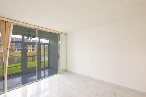 Condominio en venta en Sunrise, Florida, 1 dormitorio, 78.97 m2 № 2048677 - foto 8