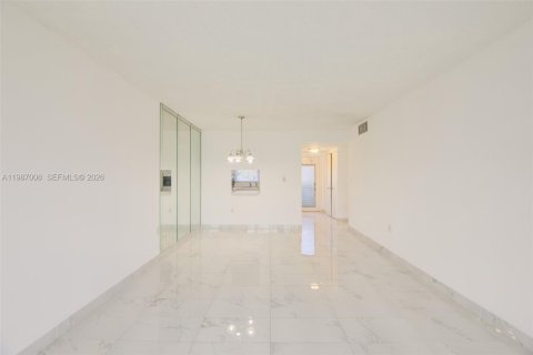 Condominio en venta en Sunrise, Florida, 1 dormitorio, 78.97 m2 № 2048677 - foto 12