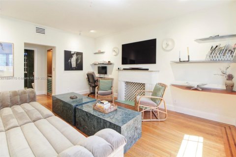 Купить кондоминиум в Майами-Бич, Флорида 1 спальня, 48.31м2, № 1933399 - фото 2