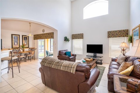 House in Kissimmee, Florida 5 bedrooms, 215.25 sq.m. № 1267328 - photo 23