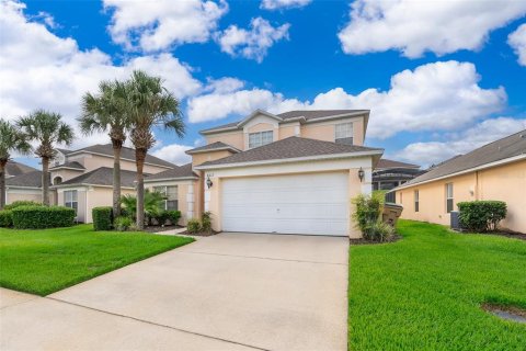 House in Kissimmee, Florida 5 bedrooms, 215.25 sq.m. № 1267328 - photo 1
