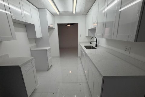 Villa ou maison à vendre à North Lauderdale, Floride: 4 chambres, 128.58 m2 № 2083423 - photo 13