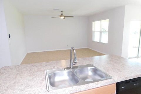 House in Punta Gorda, Florida 3 bedrooms, 155.33 sq.m. № 1906537 - photo 6