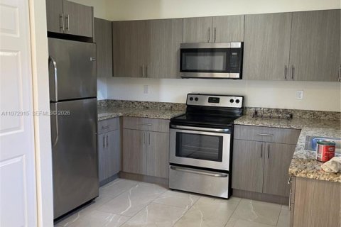 House in Miami, Florida 3 bedrooms, 182.09 sq.m. № 2080262 - photo 3