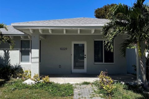 House in Miami, Florida 3 bedrooms, 182.09 sq.m. № 2080262