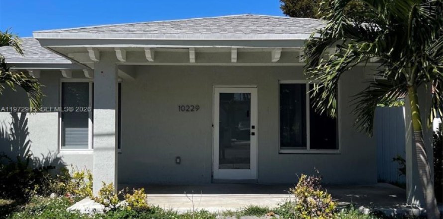 House in Miami, Florida 3 bedrooms, 182.09 sq.m. № 2080262