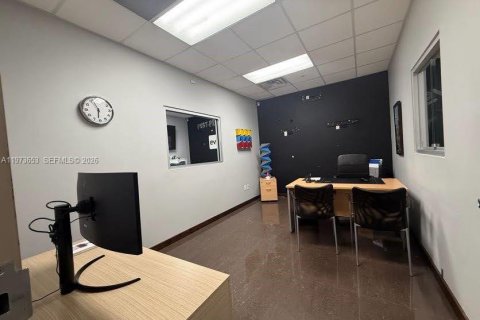 Commercial property in Miami, Florida № 2034126 - photo 25