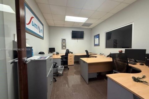 Commercial property in Miami, Florida № 2034126 - photo 26