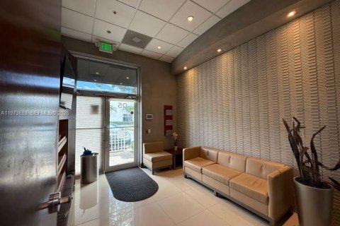 Commercial property in Miami, Florida № 2034126 - photo 27