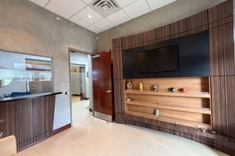 Commercial property in Miami, Florida № 2034126 - photo 29