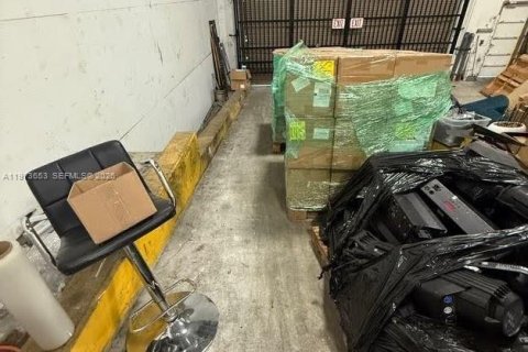 Commercial property in Miami, Florida № 2034126 - photo 6