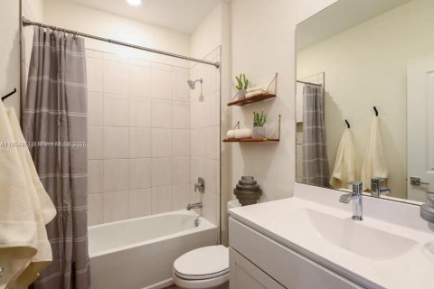 Снять в аренду таунхаус в Пемброк-Пайнс, Флорида 4 спальни, 209.96м2, № 1956088 - фото 20