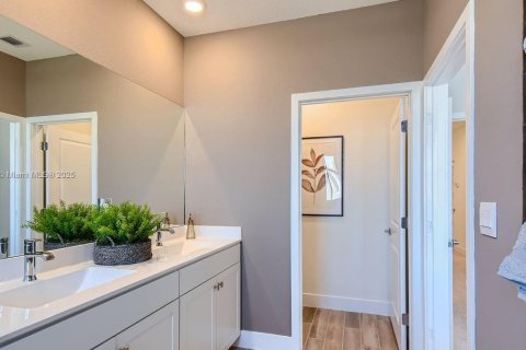 Снять в аренду таунхаус в Пемброк-Пайнс, Флорида 4 спальни, 209.96м2, № 1956088 - фото 15