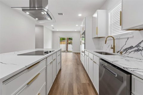Villa ou maison à vendre à Tampa, Floride: 3 chambres, 153.75 m2 № 2196520 - photo 14
