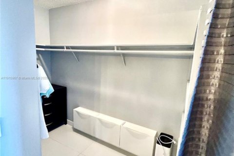 Copropriété à vendre à Hallandale Beach, Floride: 2 chambres, 106.84 m2 № 1972566 - photo 25
