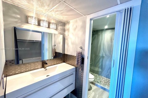 Copropriété à vendre à Hallandale Beach, Floride: 2 chambres, 106.84 m2 № 1972566 - photo 26