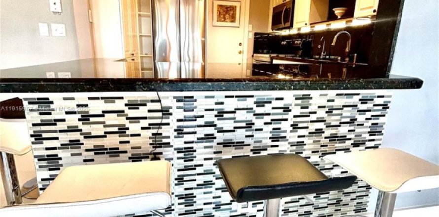 Condo à Hallandale Beach, Floride, 2 chambres № 1972566