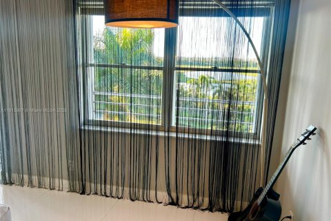 Copropriété à vendre à Hallandale Beach, Floride: 2 chambres, 106.84 m2 № 1972566 - photo 20