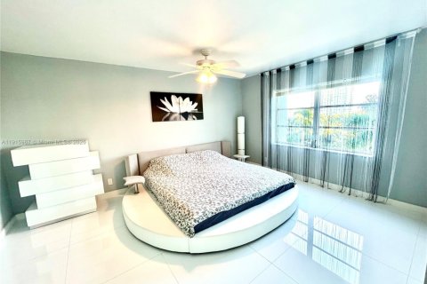 Copropriété à vendre à Hallandale Beach, Floride: 2 chambres, 106.84 m2 № 1972566 - photo 12