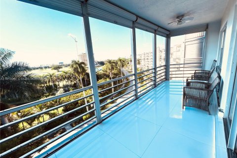 Copropriété à vendre à Hallandale Beach, Floride: 2 chambres, 106.84 m2 № 1972566 - photo 29