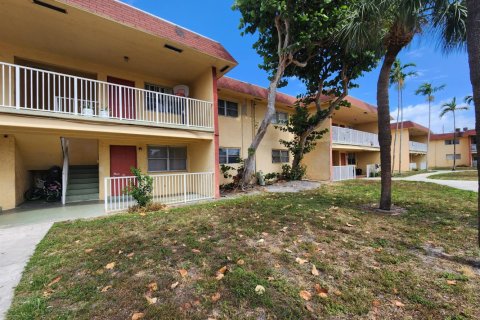 Condominio en alquiler en Oakland Park, Florida, 2 dormitorios, 77.11 m2 № 1210146 - foto 1