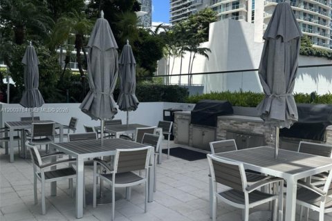 Condo in Miami, Florida, 2 bedrooms  № 2068850 - photo 27