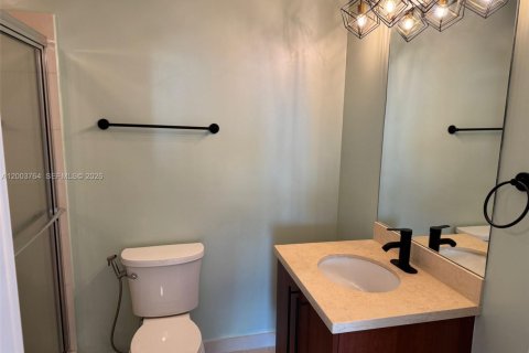 Condo in Miami, Florida, 2 bedrooms  № 2068850 - photo 11