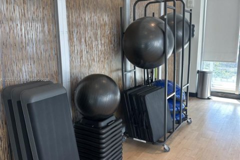 Condo in Miami, Florida, 2 bedrooms  № 2068850 - photo 23