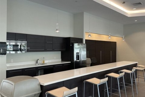 Condo in Miami, Florida, 2 bedrooms  № 2068850 - photo 30