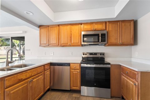 House in Lake Worth, Florida 3 bedrooms, 128.95 sq.m. № 1674213 - photo 5