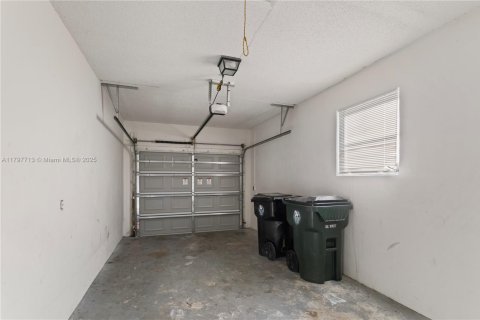 House in Lake Worth, Florida 3 bedrooms, 128.95 sq.m. № 1674213 - photo 12