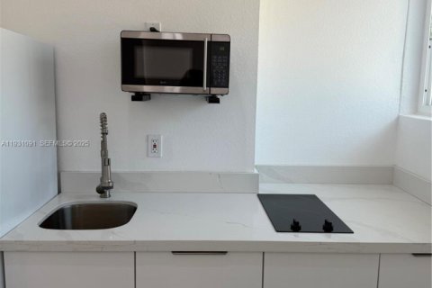 Propiedad comercial en alquiler en Pembroke Pines, Florida, 1 dormitorio, 168.34 m2 № 1992191 - foto 8