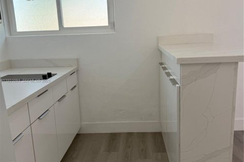 Propiedad comercial en alquiler en Pembroke Pines, Florida, 1 dormitorio, 168.34 m2 № 1992191 - foto 7