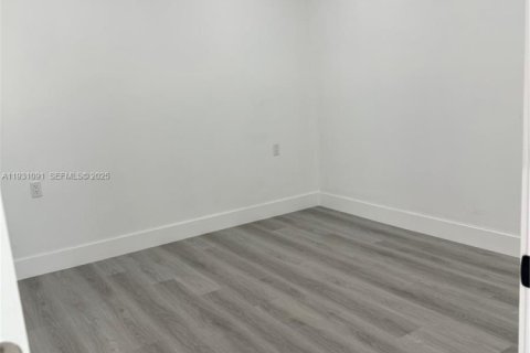 Propiedad comercial en alquiler en Pembroke Pines, Florida, 1 dormitorio, 168.34 m2 № 1992191 - foto 10