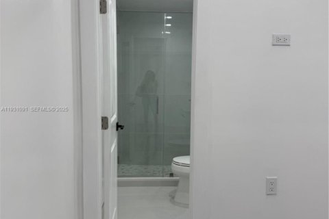 Propiedad comercial en alquiler en Pembroke Pines, Florida, 1 dormitorio, 168.34 m2 № 1992191 - foto 13