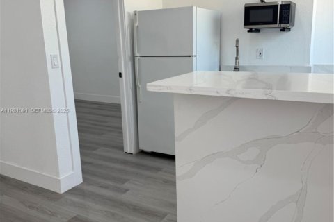 Propiedad comercial en alquiler en Pembroke Pines, Florida, 1 dormitorio, 168.34 m2 № 1992191 - foto 4