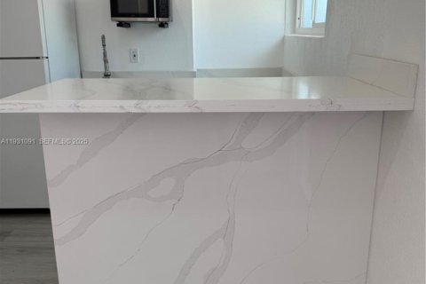 Propiedad comercial en alquiler en Pembroke Pines, Florida, 1 dormitorio, 168.34 m2 № 1992191 - foto 3