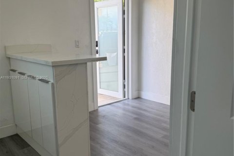 Propiedad comercial en alquiler en Pembroke Pines, Florida, 1 dormitorio, 168.34 m2 № 1992191 - foto 19