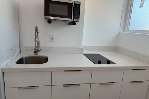 Propiedad comercial en alquiler en Pembroke Pines, Florida, 1 dormitorio, 168.34 m2 № 1992191 - foto 9